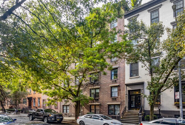 Foto del edificio - 328 W 19th St