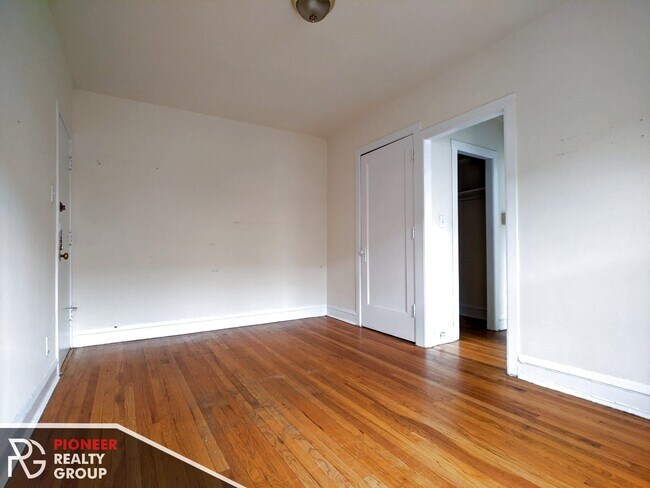 Building Photo - 3304 W Schubert Ave