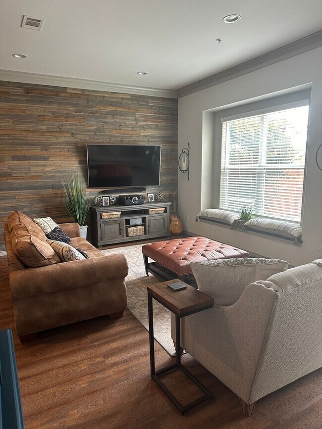 Foto del edificio - 1325 Summerset Ln