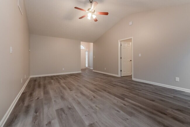 Foto del edificio - 939 Maple Leaf Ridge