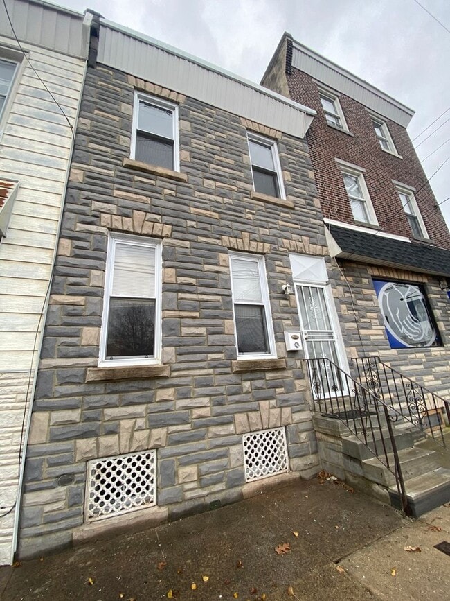 Building Photo - 3B1.5B Row House Available NOW in Fishtown