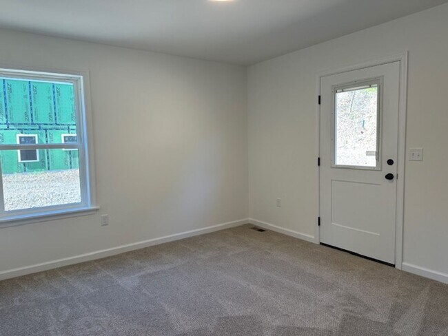 Foto del edificio - 476 Gravel Hill Rd