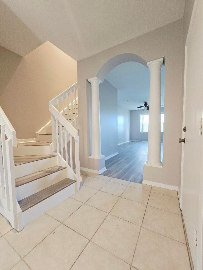 Building Photo - 329 River Bluff Ln