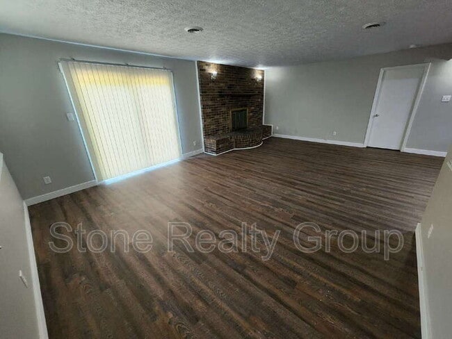 Building Photo - 4350 S Sioux St