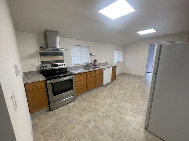 Foto del edificio - Available Now!