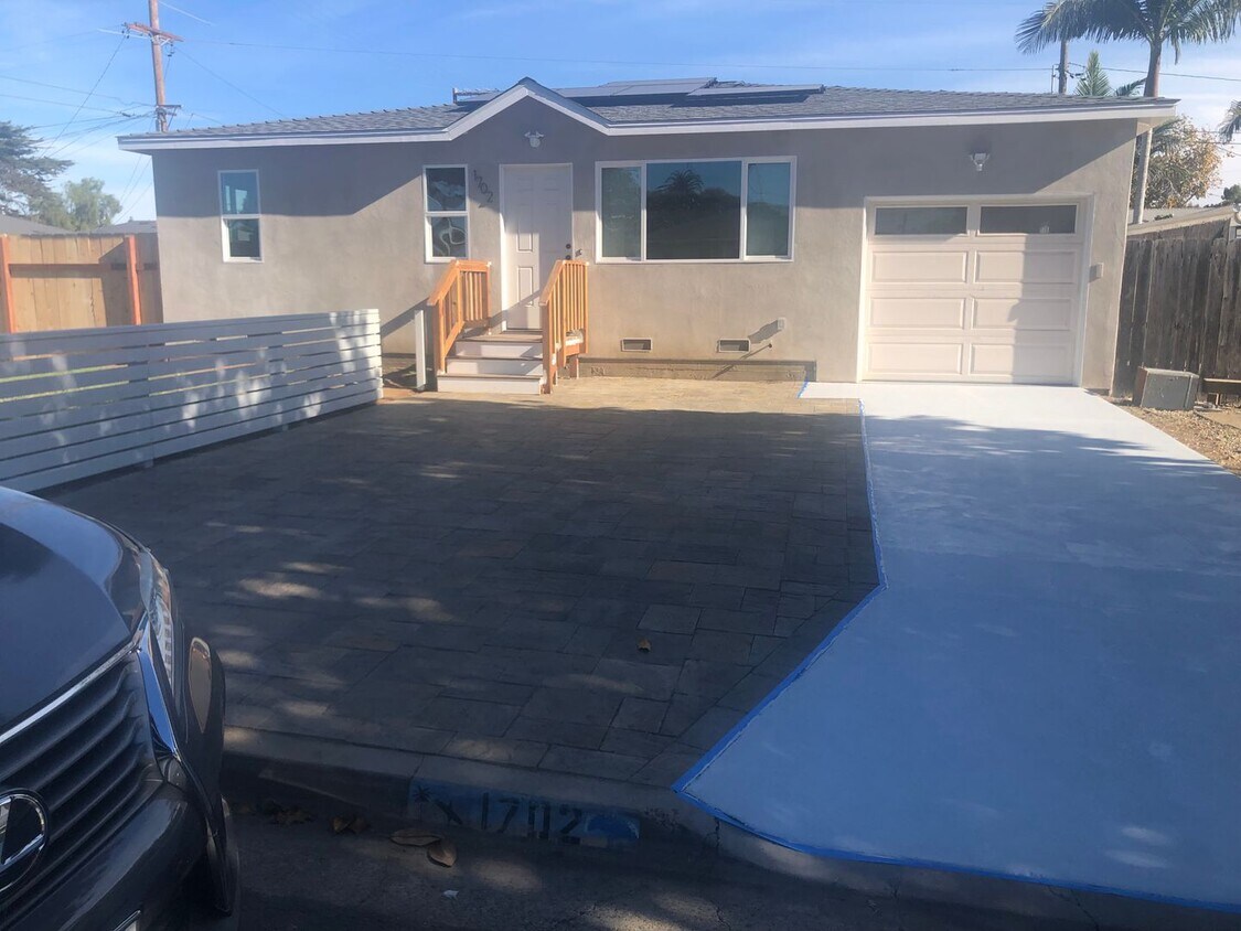 Foto principal - Newly Remodeled 3 bedroom 2 Bath Single St...