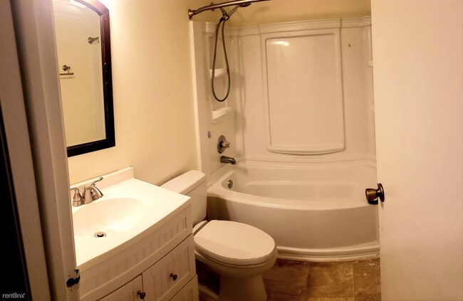 Foto del edificio - 3 br, 1 bath  - 214 Randolph St