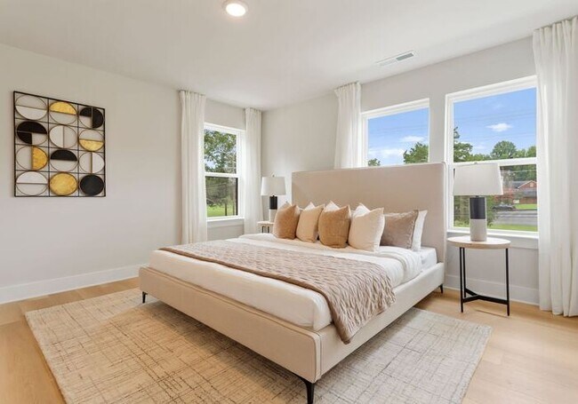 Foto del edificio - FREE RENT! Stunning 4 Bed | 3.5 Bath Luxury Townhome at The Towns at Rocky River