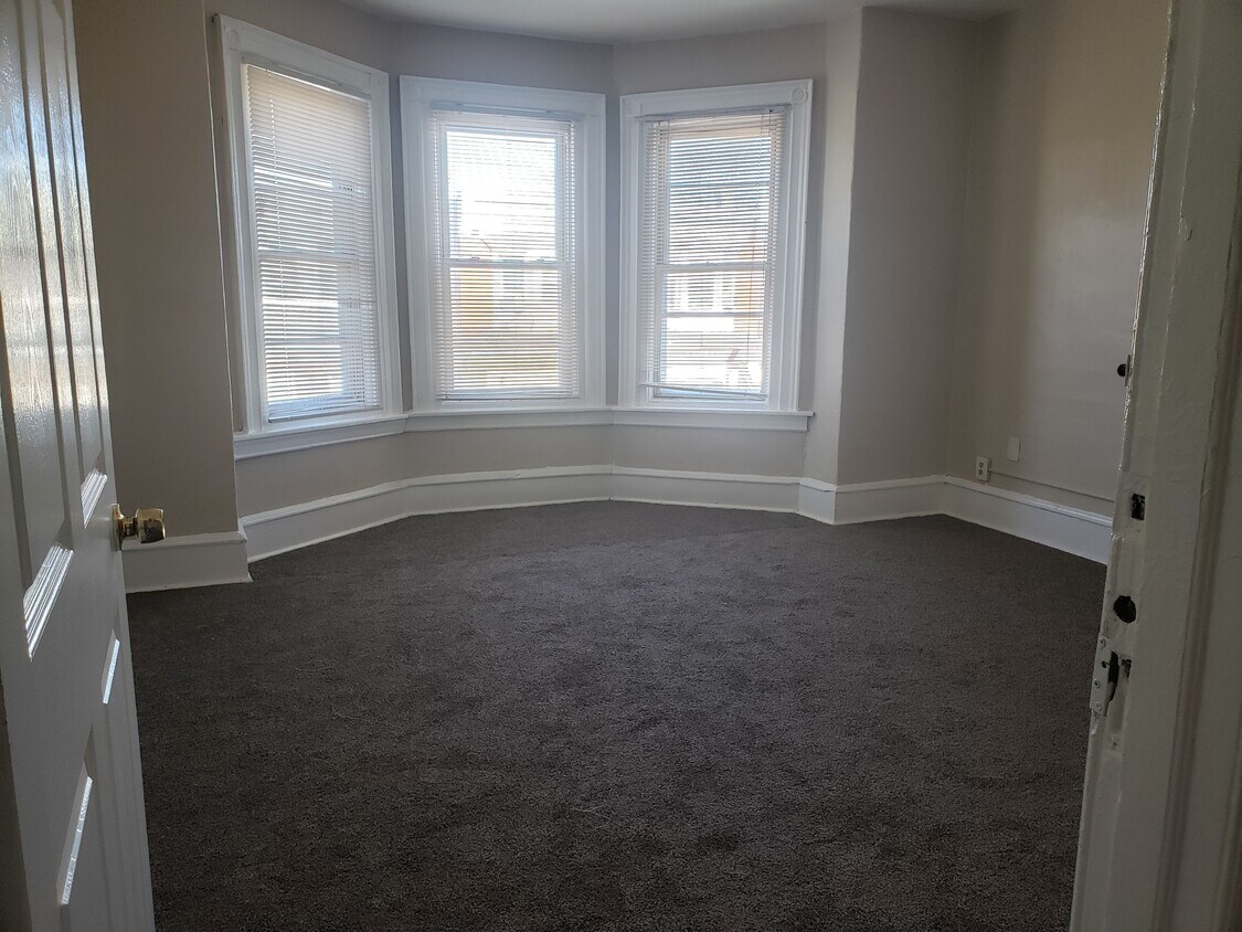 Front Bedroom - 1202 S Wilton St