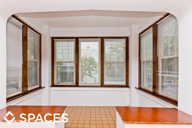 Building Photo - 5534 N Winthrop Ave