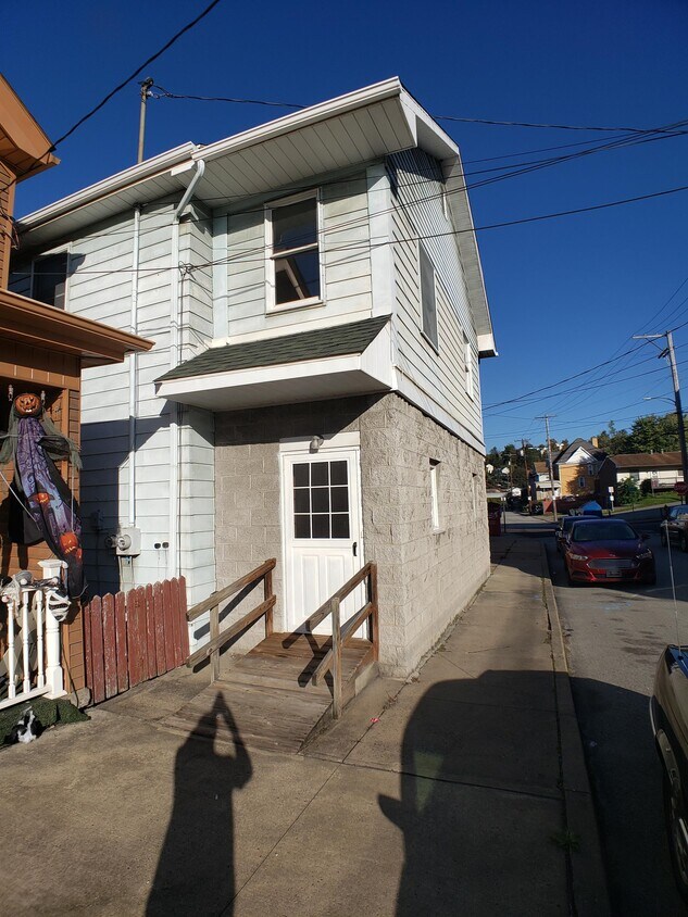 64 Race St, Manor, PA 15665 Townhome Rentals in Manor PA