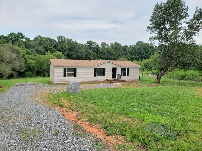 Building Photo - 3 bedroom mobile home in Vale