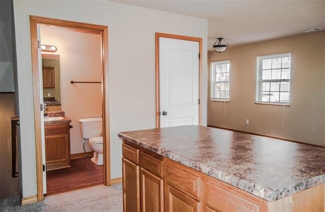 Building Photo - 2868 W Lakewood Dr
