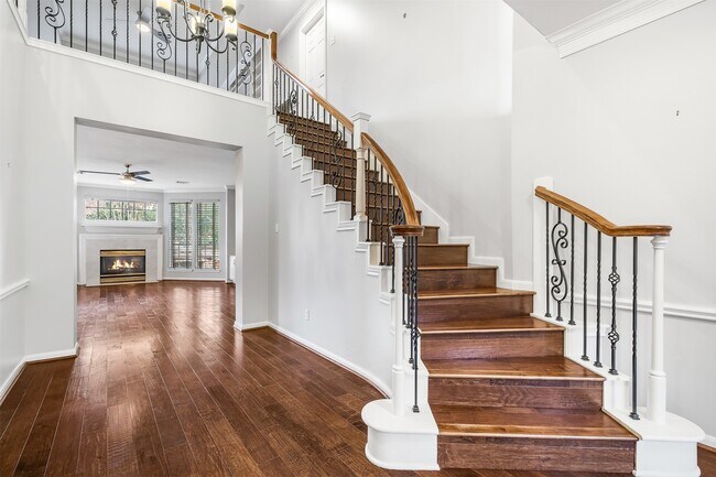 Building Photo - 11 Winrock Pl