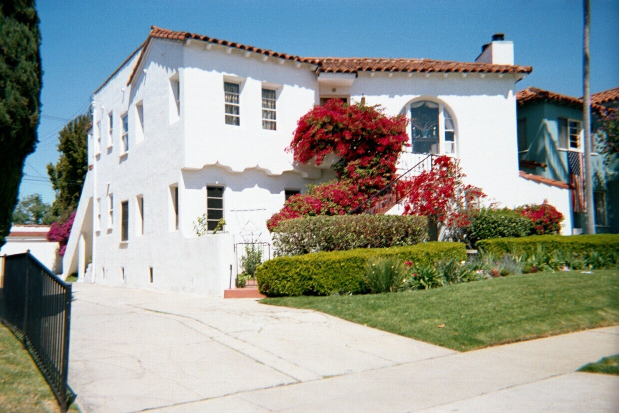 Foto principal - 1149 S Hayworth Ave