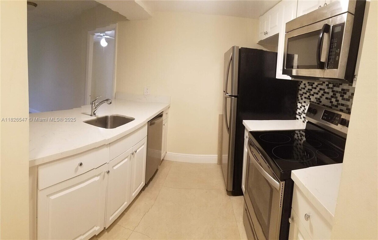 Foto principal - 8100 Geneva Ct