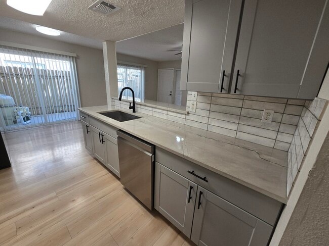 Building Photo - 5640 Birchmont Dr