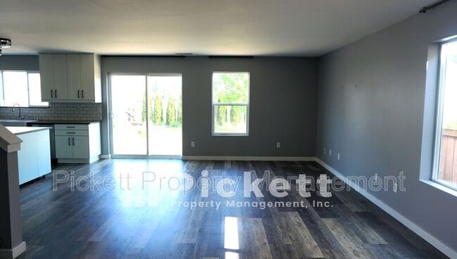 Building Photo - 535 NW Stendahl Ct