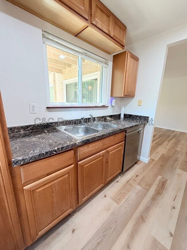 Foto del edificio - 230 Diamond Way