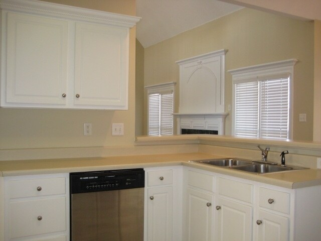 Building Photo - 8896 Lindstrom Drive