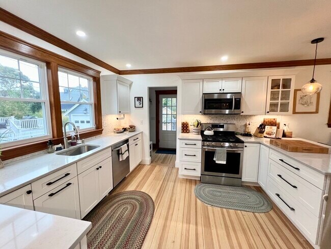 Building Photo - 656 W Roxbury Pky
