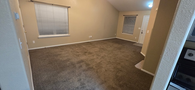 Foto del edificio - 721 Waterglen Dr