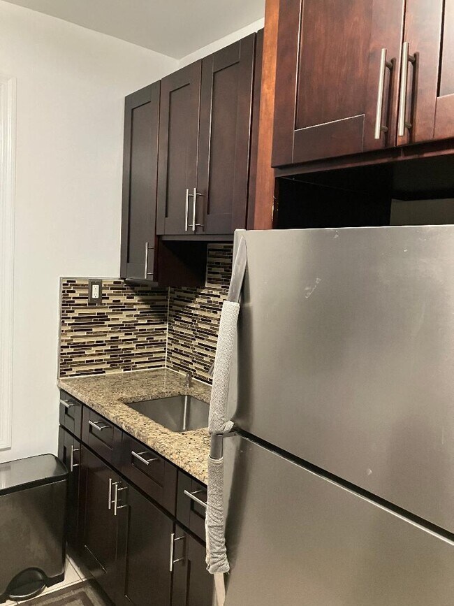 Kitchen w/ view - 1448 30th Rd