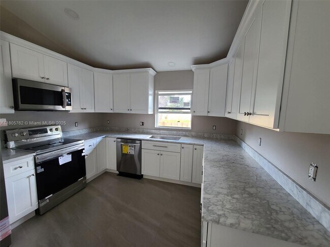 Foto del edificio - 5235 Madison Rd