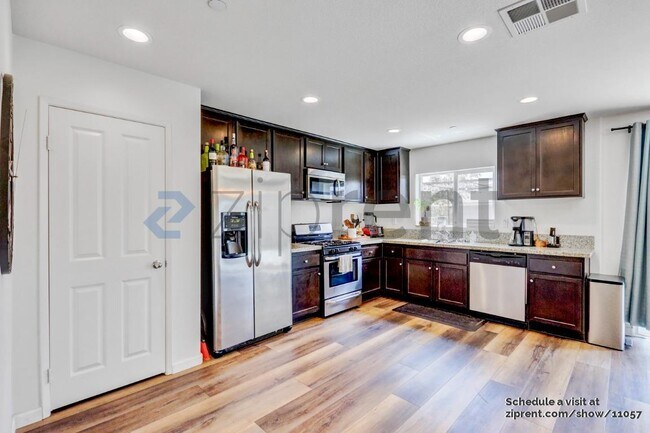 Building Photo - 29430 Linden Pl