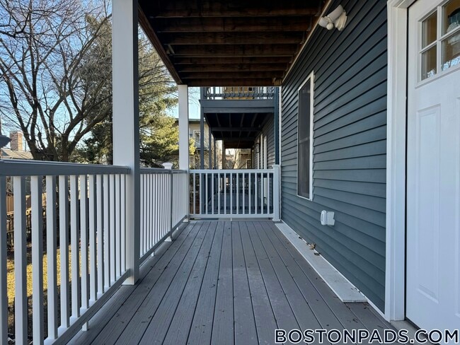 Building Photo - 7 Carson St