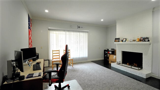 Building Photo - 307 W College Ave