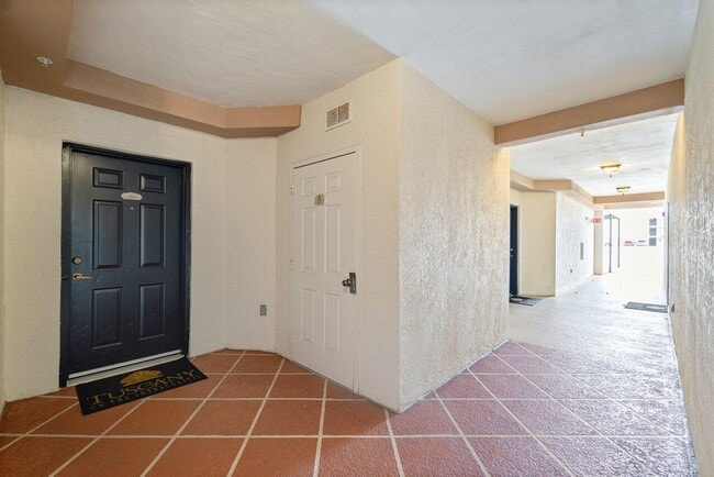 Building Photo - 2203 Tuscany Way