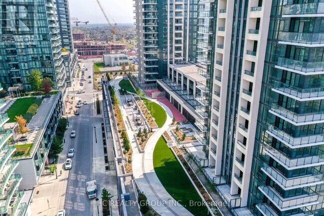 Building Photo - 4085-4085 Parkside Village Dr
