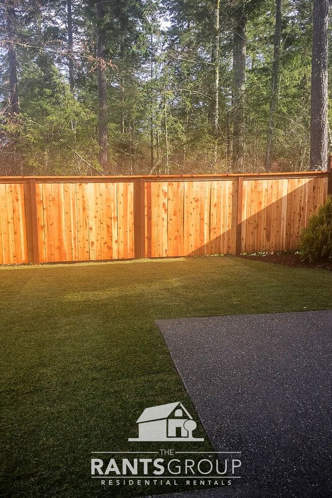 Building Photo - 4-Bedroom Home in Campus Peak – Spacious L...