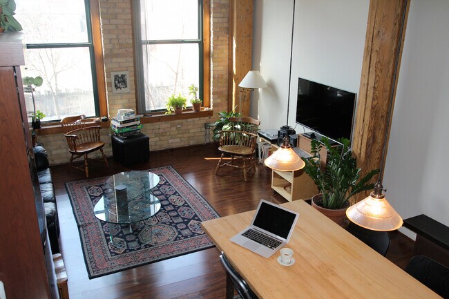 Foto del edificio - 210 N 2nd St