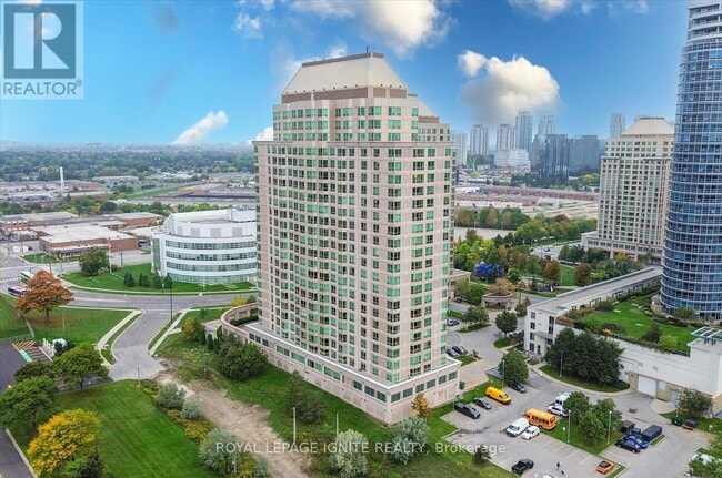 Building Photo - 11-611 Lee Centre Dr