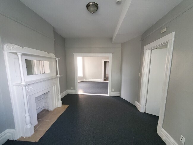 Building Photo - 6506 S Eberhart Ave