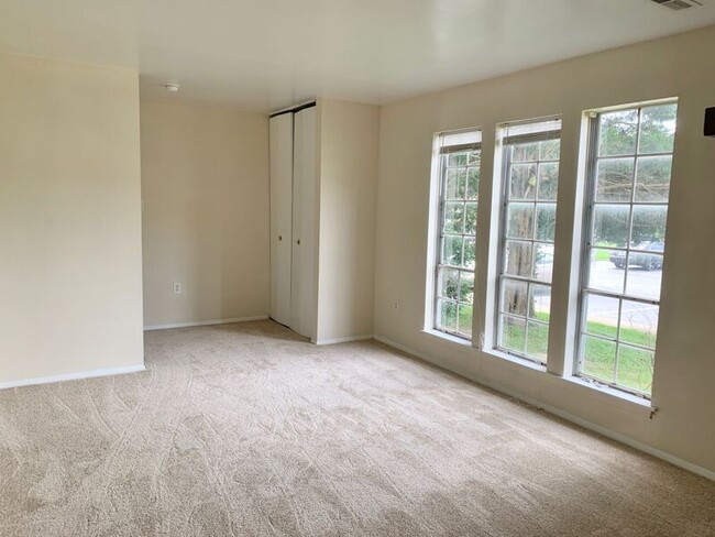 Foto del edificio - 723 Pleasant St