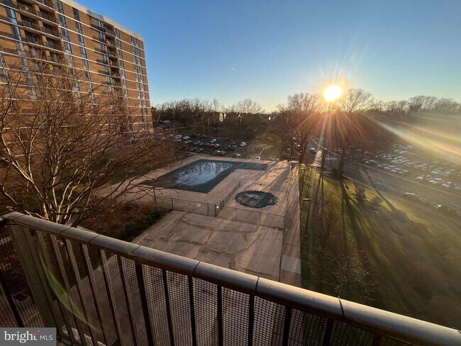 Building Photo - 2311 Pimmit Dr