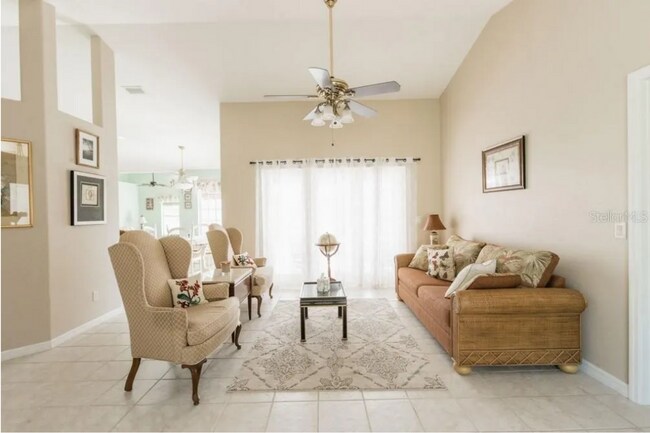 Foto del edificio - $6,000/month ** Beautifully Furnished Pool...