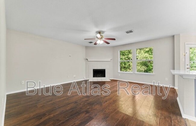 Foto del edificio - 1817 Cedarbriar Dr