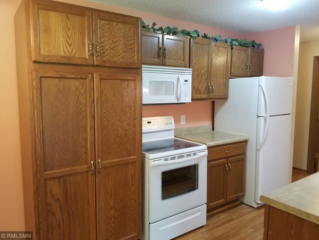 Building Photo - 4 Pine Tree Dr