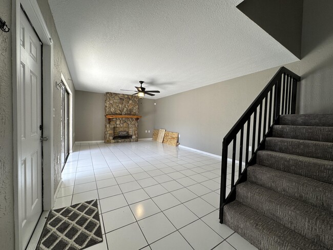 Building Photo - 308 3rd Ct