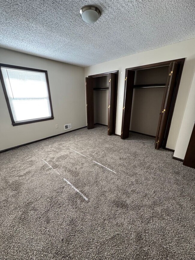 Building Photo - 311 Hawthorne Ct