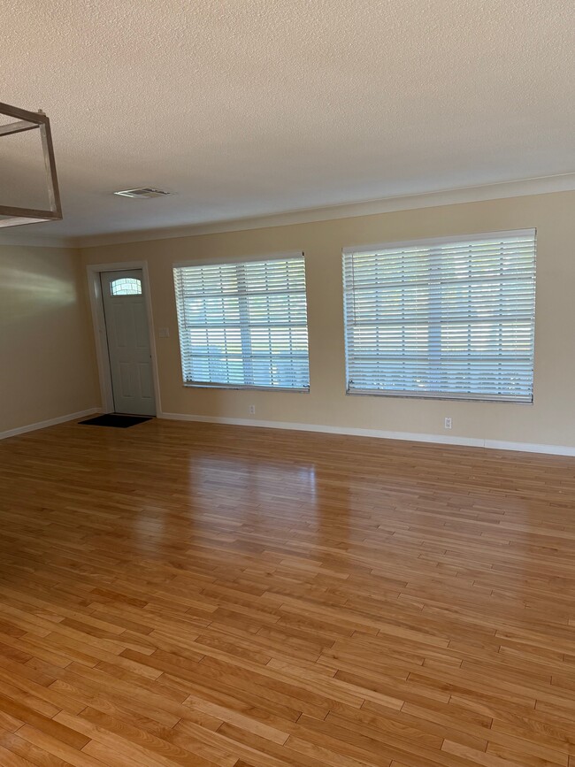 Building Photo - 1424 SE 12th Ave