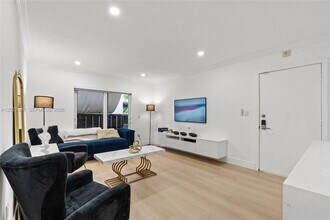 Building Photo - 10780 N Kendall Dr