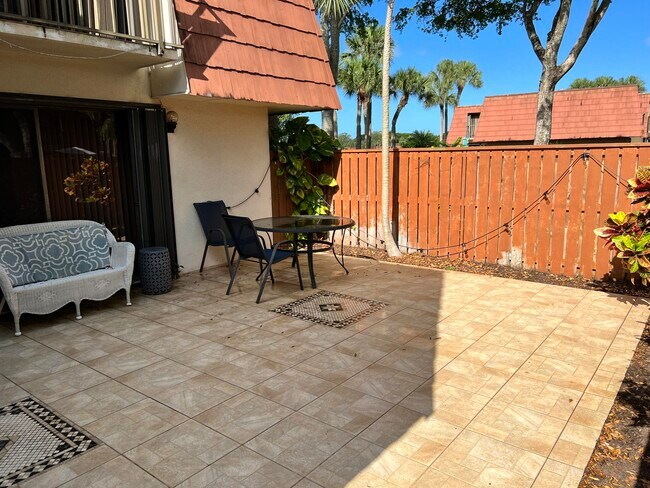 Foto del edificio - 419 Buttonwood Ln