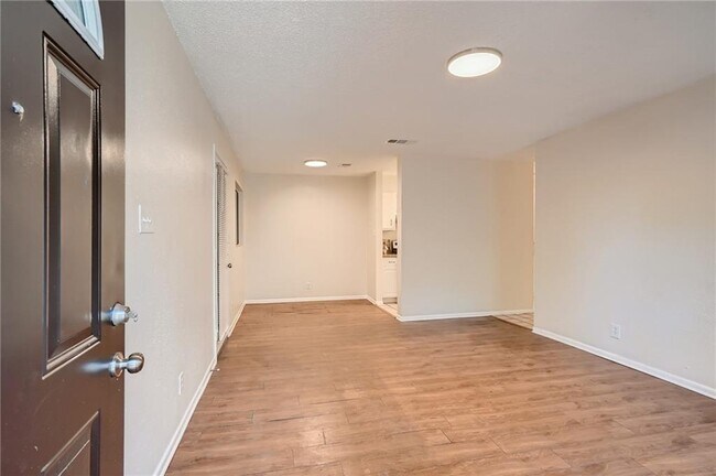 Foto del edificio - 2712 Parker Ln