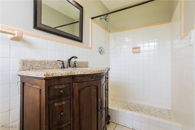 Foto del edificio - 731 Cypress Ave