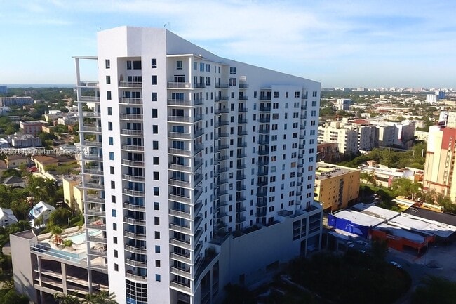 Building Photo - 10 SW South River Dr